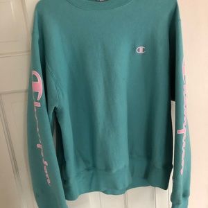 Uni- sex Champion Script Logo Crewneck Sweatshirt